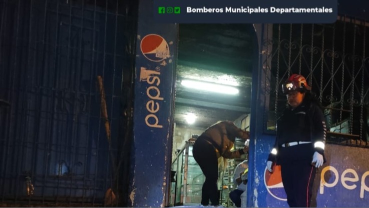 Un ataque armado se produjo en Ciudad Quetzal la noche de este sábado 28 de enero de 2023. (Foto Prensa Libre: Cuerpo de Bomberos Municipales Departamentales)