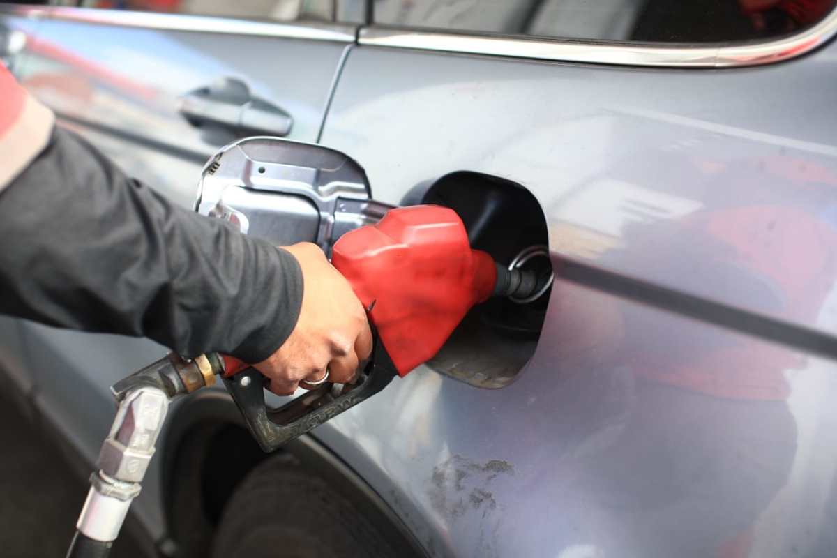 Sin mayor explicación, los precios de los combustibles retoman una tendencia alcista
