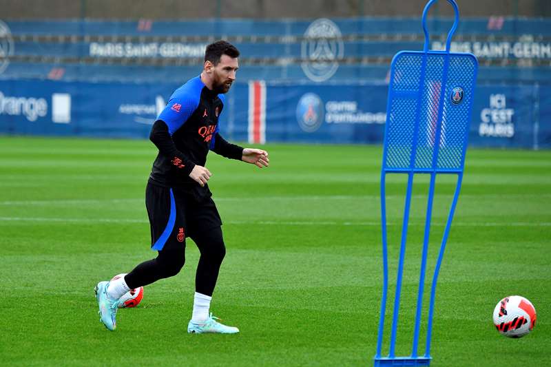 Lionel Messi, durante su primer entrenamiento con el París Saint-Germain, tras ser campeón del mundo en Qatar 2022. (Foto Prensa Libre: PSG)