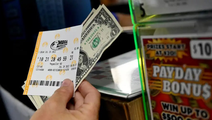 El martes se sorteará el premio mayor del Mega Millions. (Foto: AFP)
