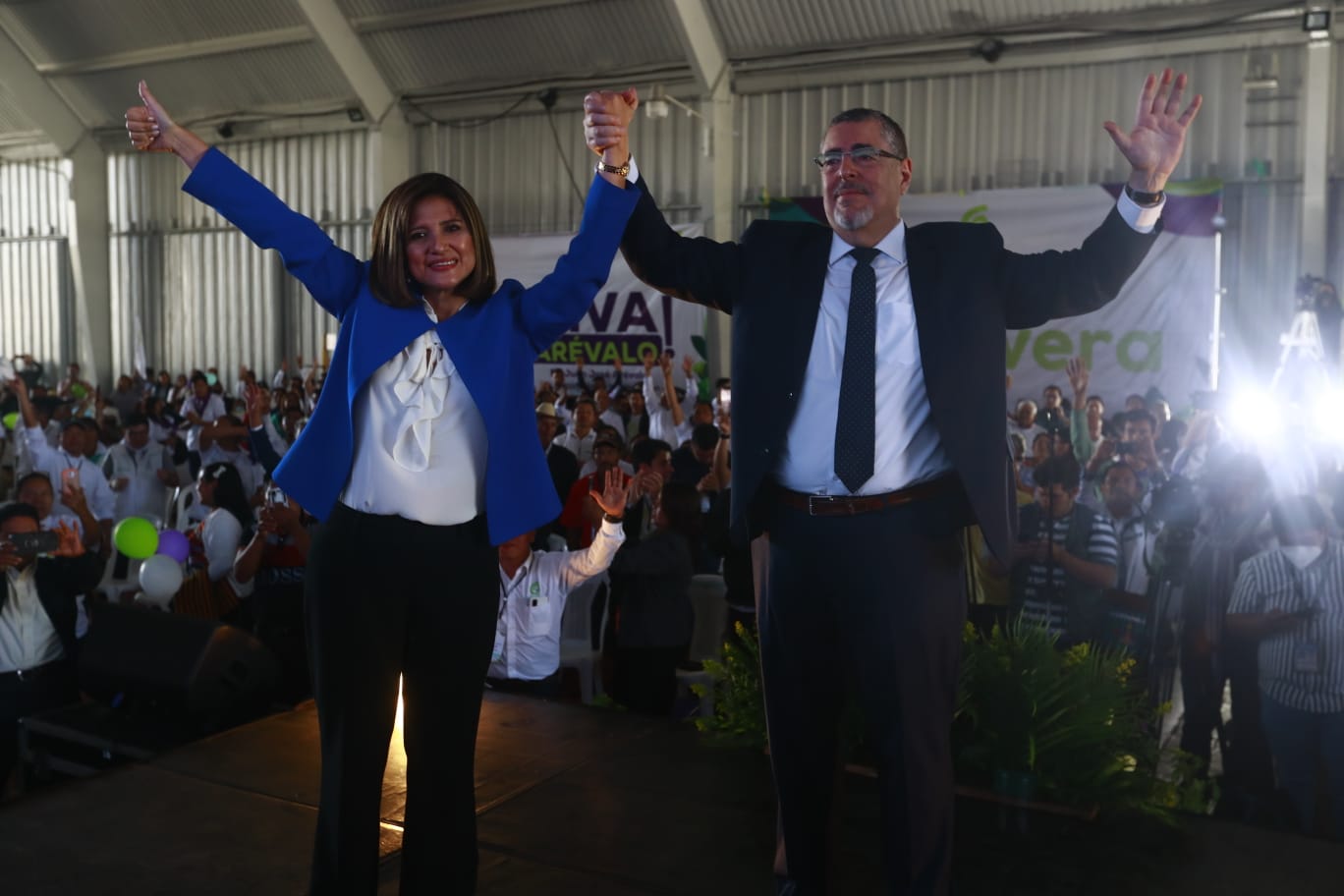 Karin Herrera y Bernardo Arévalo son la dupla que  compite por la presidencia de Guatemala, por el Movimiento Semilla. (Foto Prensa Libre: María José Bonilla) 