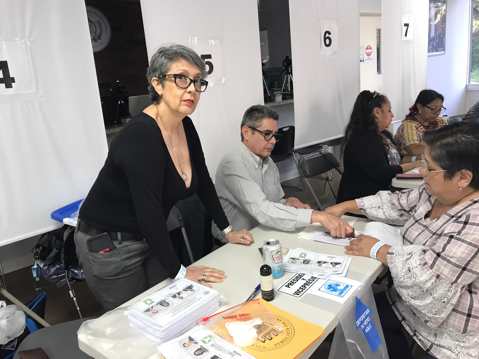 Centro de votación en Los Ángeles, California, durante el proceso electoral de 2019, el primer año en que se habilitó el voto en el extranjero. (Foto Prensa Libre: Hemeroteca)