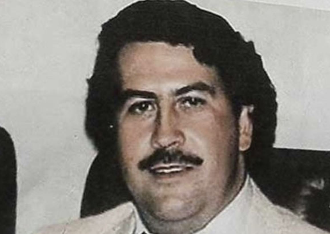 “El Osito”: la triste historia del hermano ciego de Pablo Escobar que estuvo preso y ahora vive en la pobreza