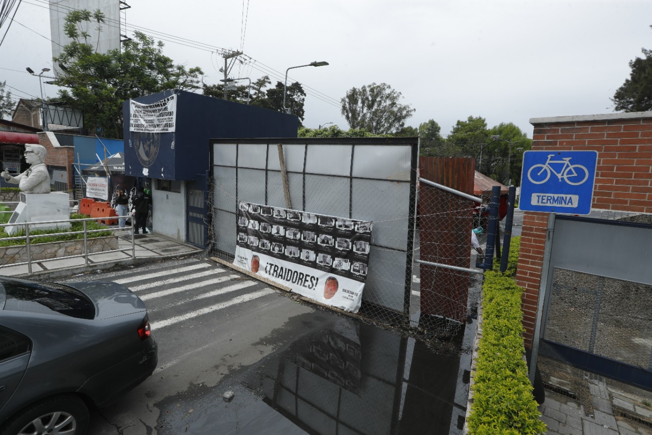 La ocupación del campus central de la Usac tuvo lugar tras la elección de Walter Mazariegos como rector por denuncias públicas de "fraude". (Foto Prensa Libre: Esbin García)