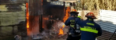 El incendio ocurrió la mañana de este domingo en El Tejar, Chimaltenango. (Foto Prensa Libre: Bomberos Municipales Departamentales) 