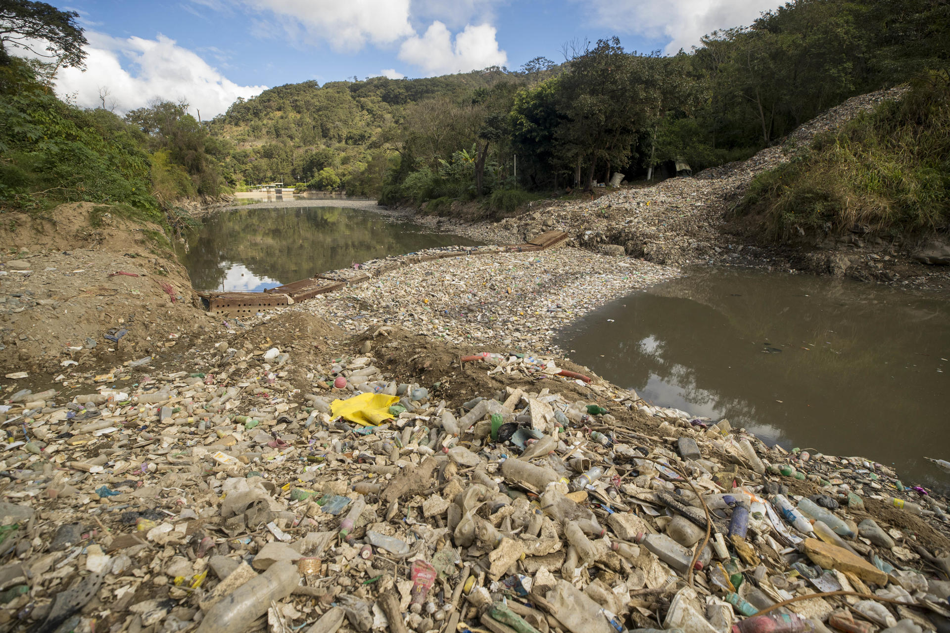 Proyecto social recuperó 300 toneladas de residuos en río de Guatemala