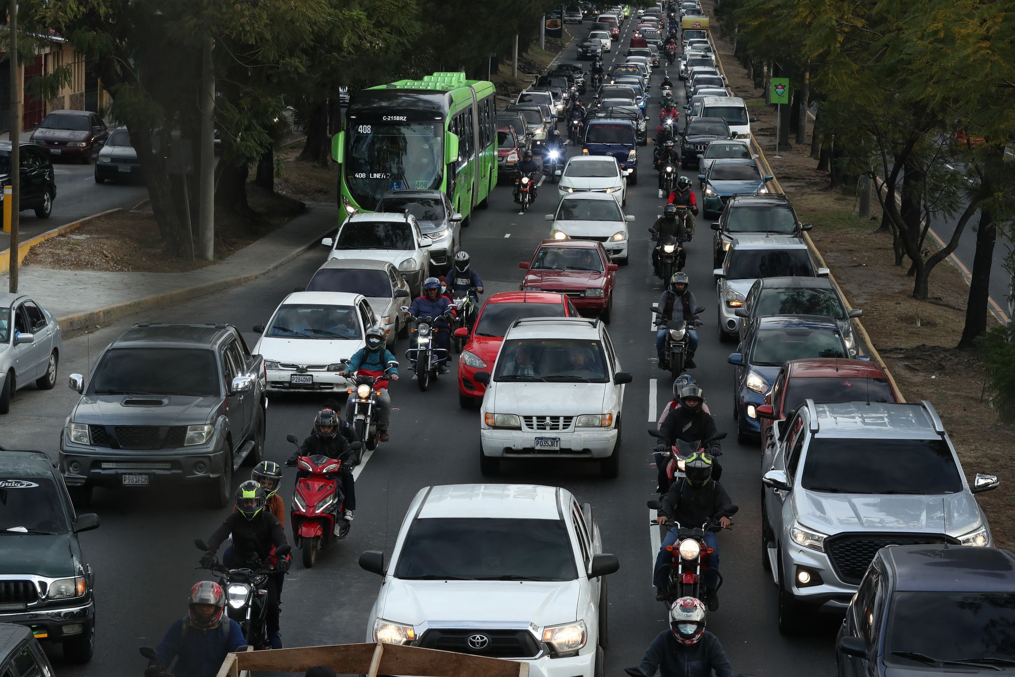 Congestionamiento vehicular en el Anillo Periférico el 9 de enero de 2023. (Foto Prensa Libre: Esbin García)