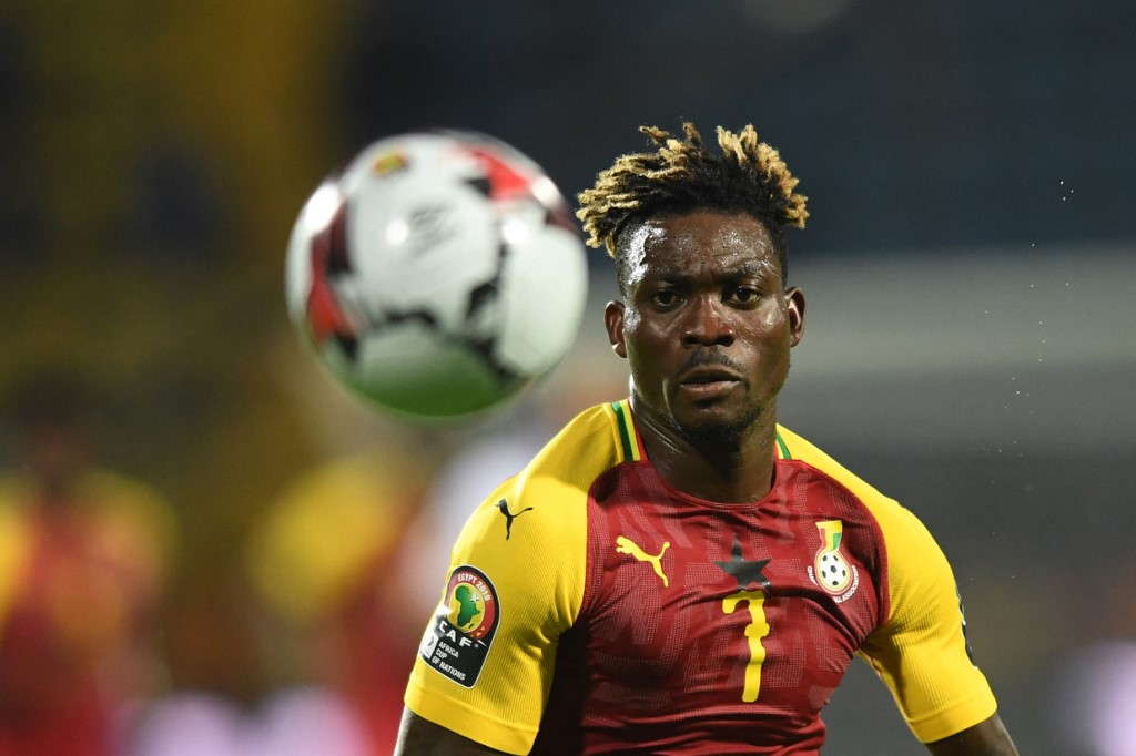 EN la imagen, Christian Artsu disputa un partido con la selección de Ghana.. (Foto Prensa Libre: OZAN KOSE / AFP)
