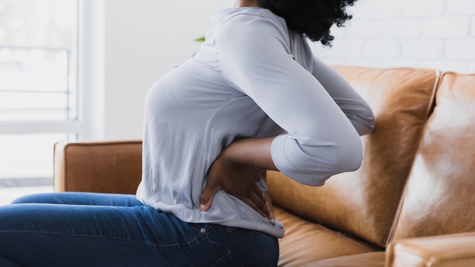 Casi todos padecemos de dolor de espalda en algún momento, aunque en la mayoría de los casos no es de gravedad. (GETTY IMAGES)