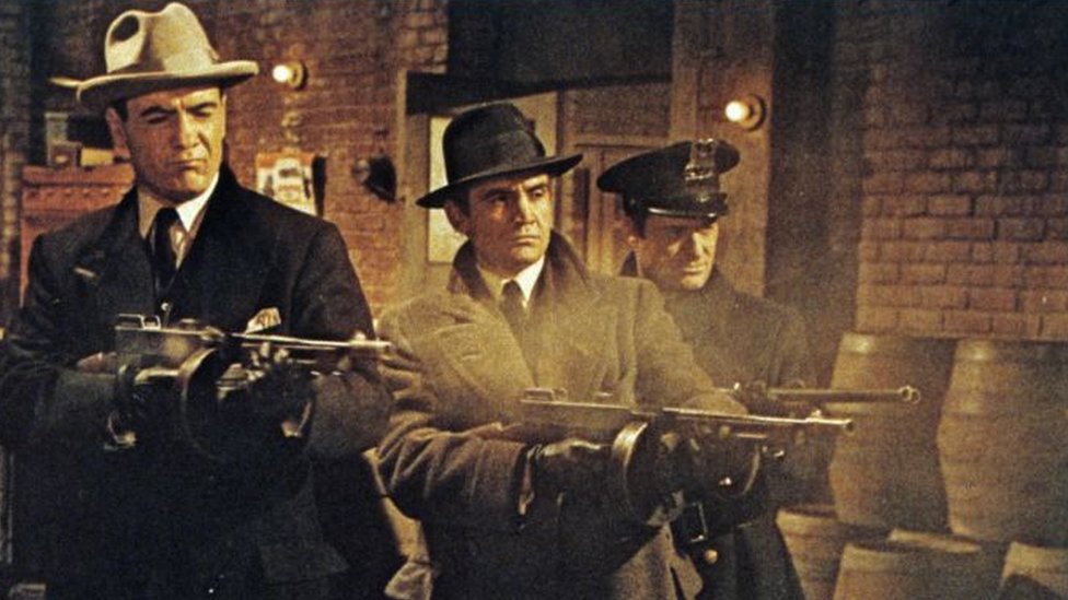 Qué fue “la matanza de San Valentín”, el sangriento crimen que marcó el final de Al Capone y de la ley seca en Estados Unidos