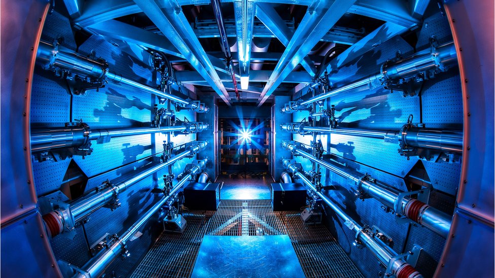 La instalación NIF en California opera el láser más potente del mundo.