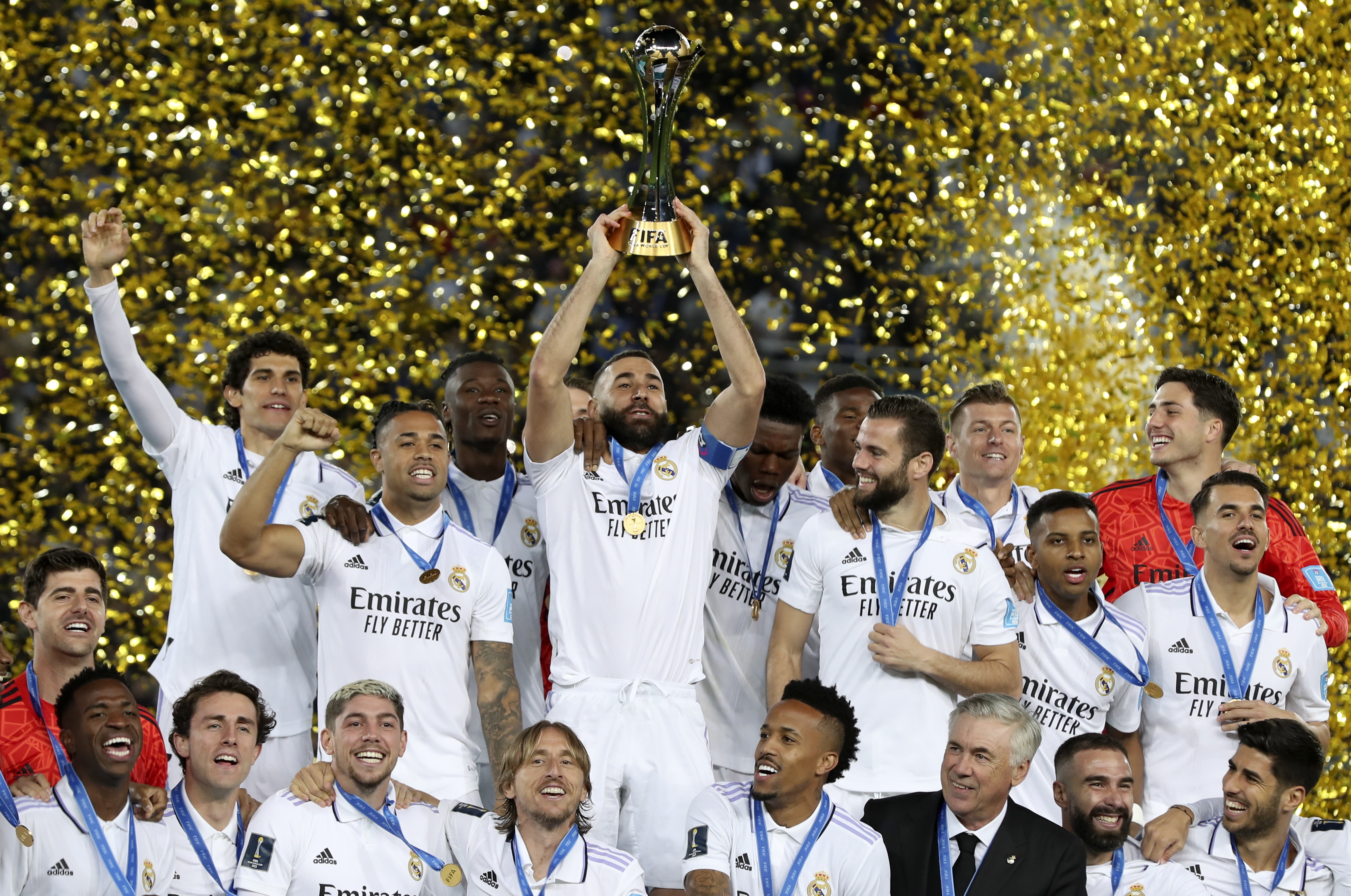 Jugadores Del Real Madrid celebran el Mundial de Clubes Obtenido este sábado. Foto Prensa Libre (EFE)