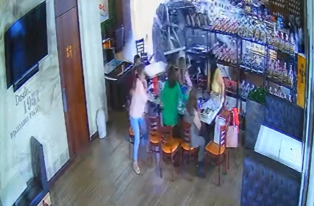 Accidente en El Naranjo: las sanciones y delitos que enfrentarían las dos mujeres implicadas en percance de restaurante