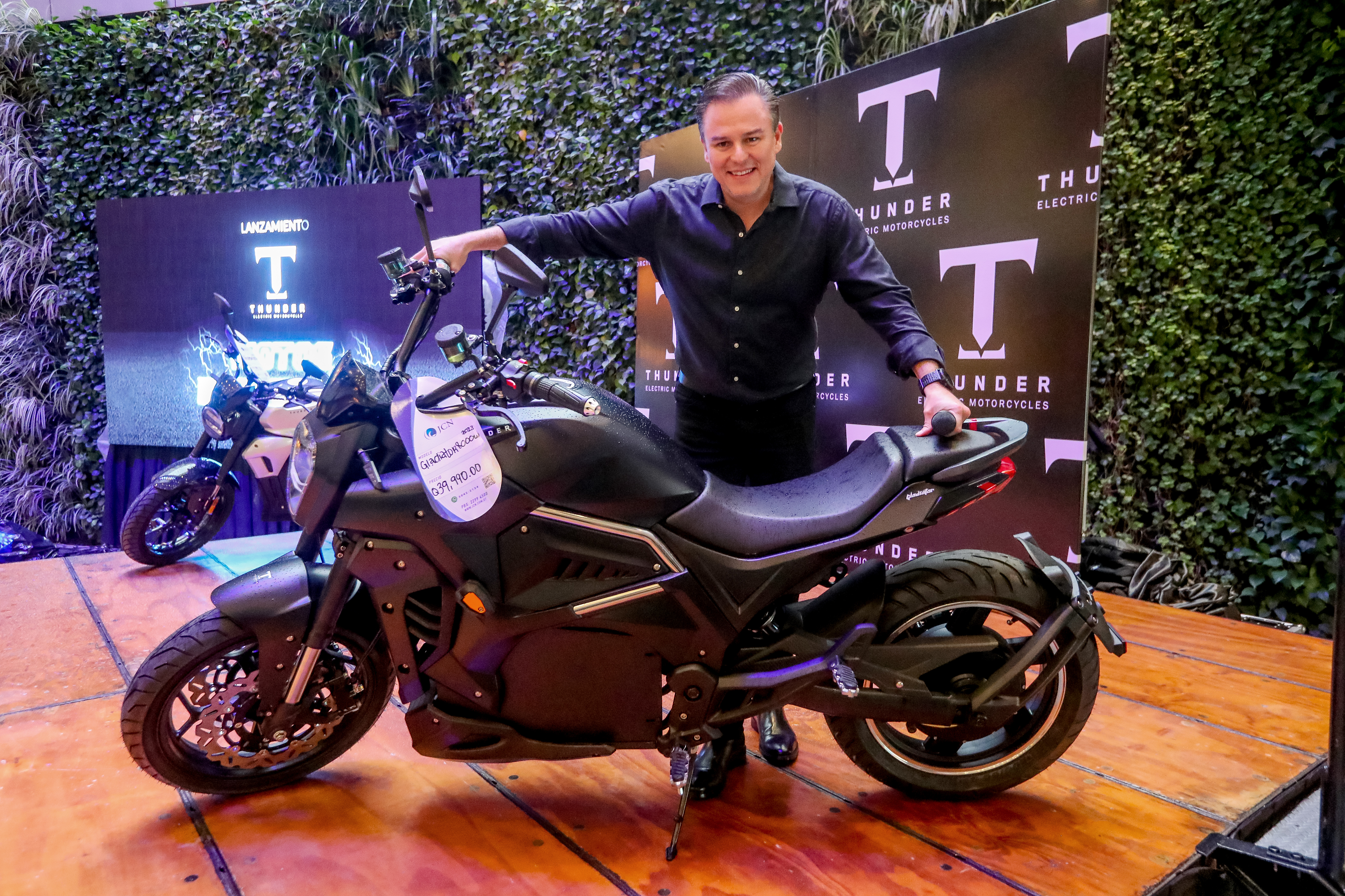 Christopher Neimann, gerente general de JCN Motors. Foto Prensa Libre: Erick Avila