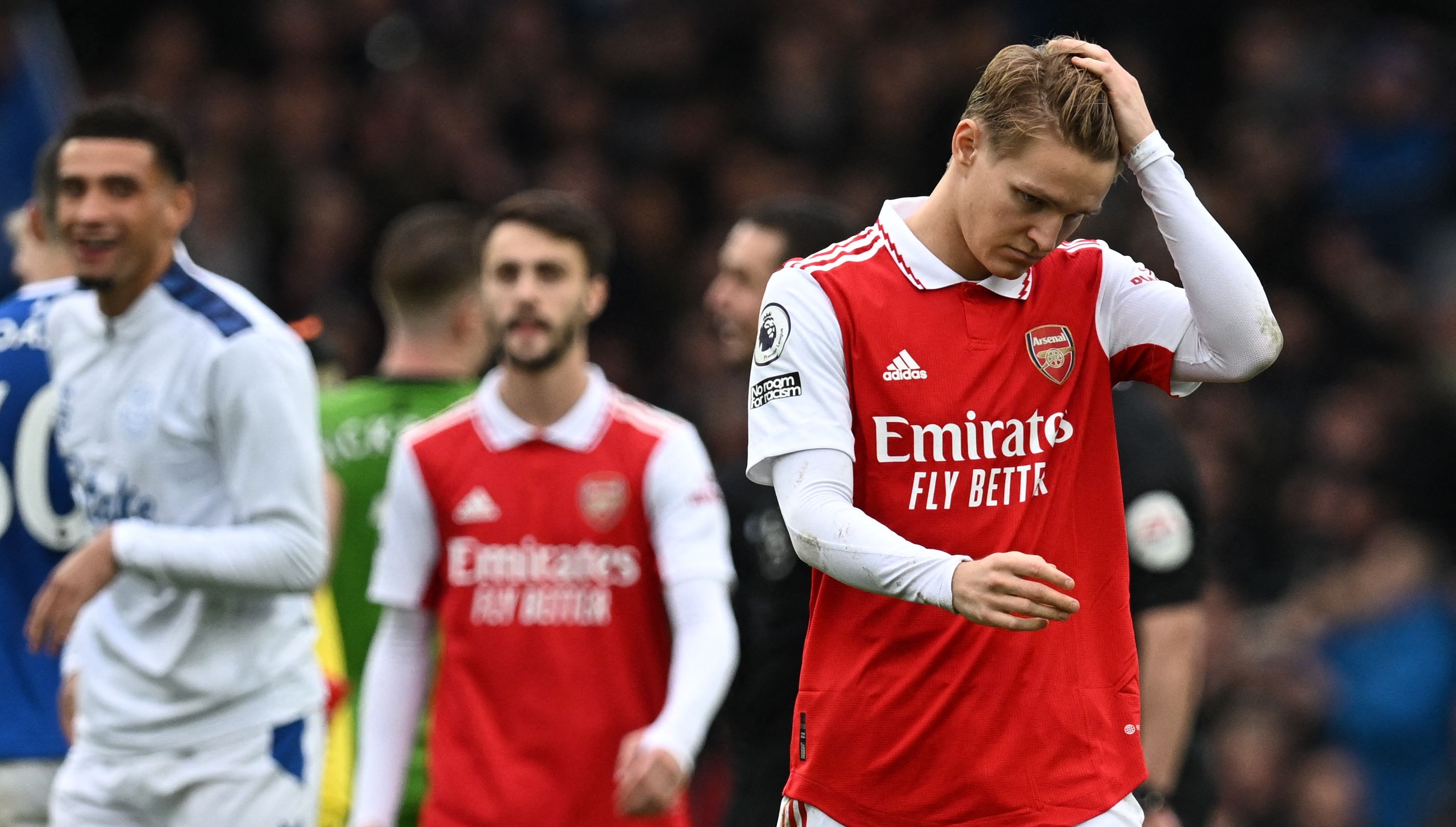 Odegaard reacciona después de la derrota que sufrió el Arsenal este sábado. Foto Prensa Libre (AFP)