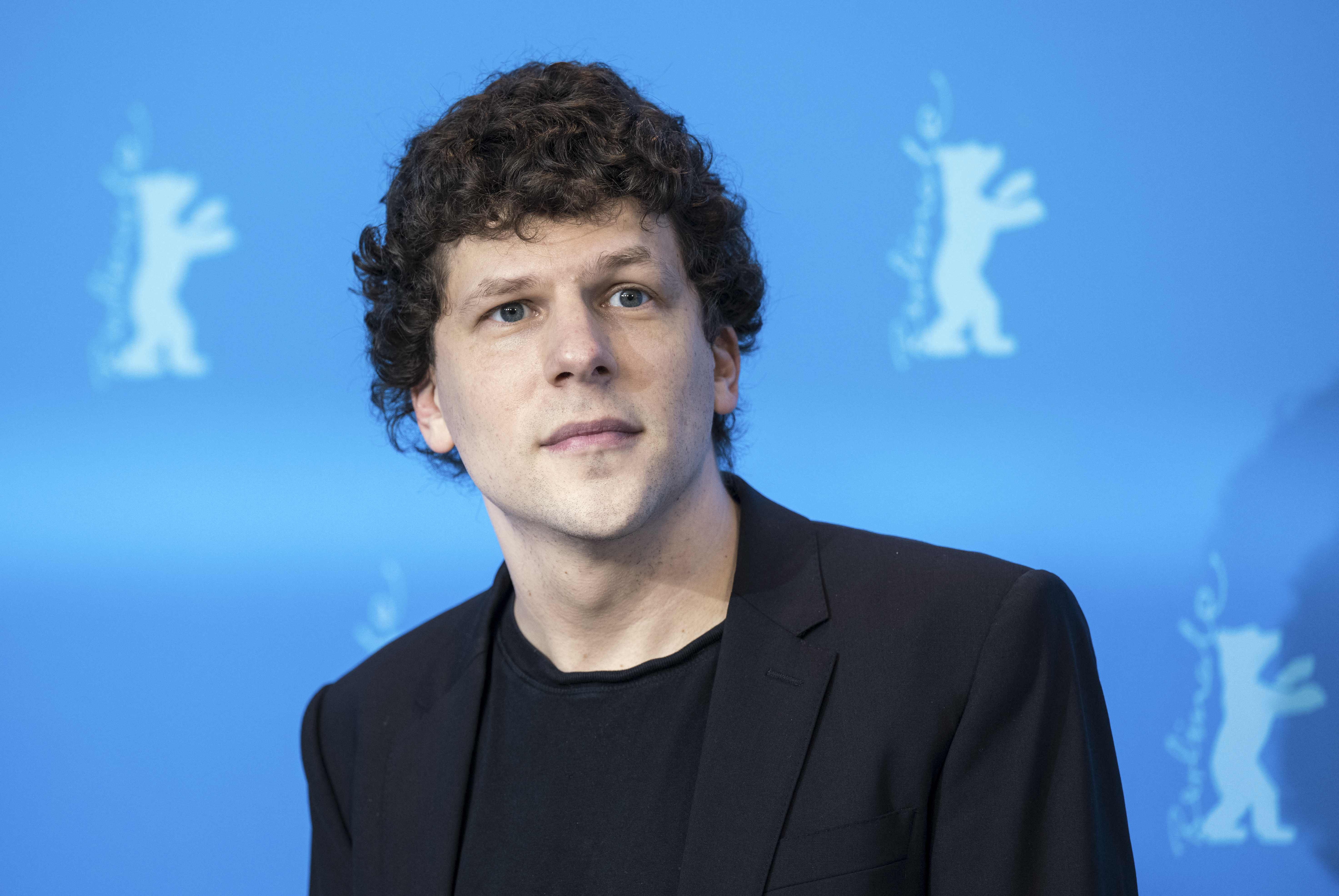 US actor Jesse Eisenberg attends a photocall for the film "Manodrome" in competition at the Berlinale, Europe's first major film festival of the year, on February 18, 2023 in Berlin. (Photo by Stefanie Loos / AFP)