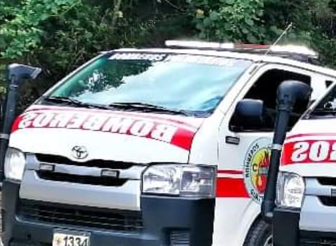 AMBULANCIA CHOCADA EN LLANO LARGO