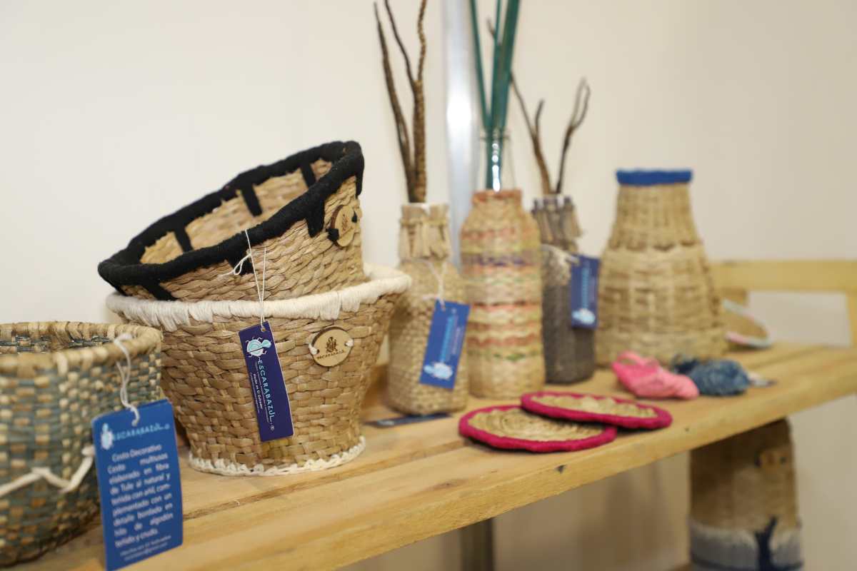 Más de 90 pequeñas y medianas empresas (pymes) participan en la edición 16 de la feria regional de productos hechos a mano, New World Crafts (NWC) 2023, en Antigua Guatemala. (Foto Prensa Libre: cortesía Agexport).