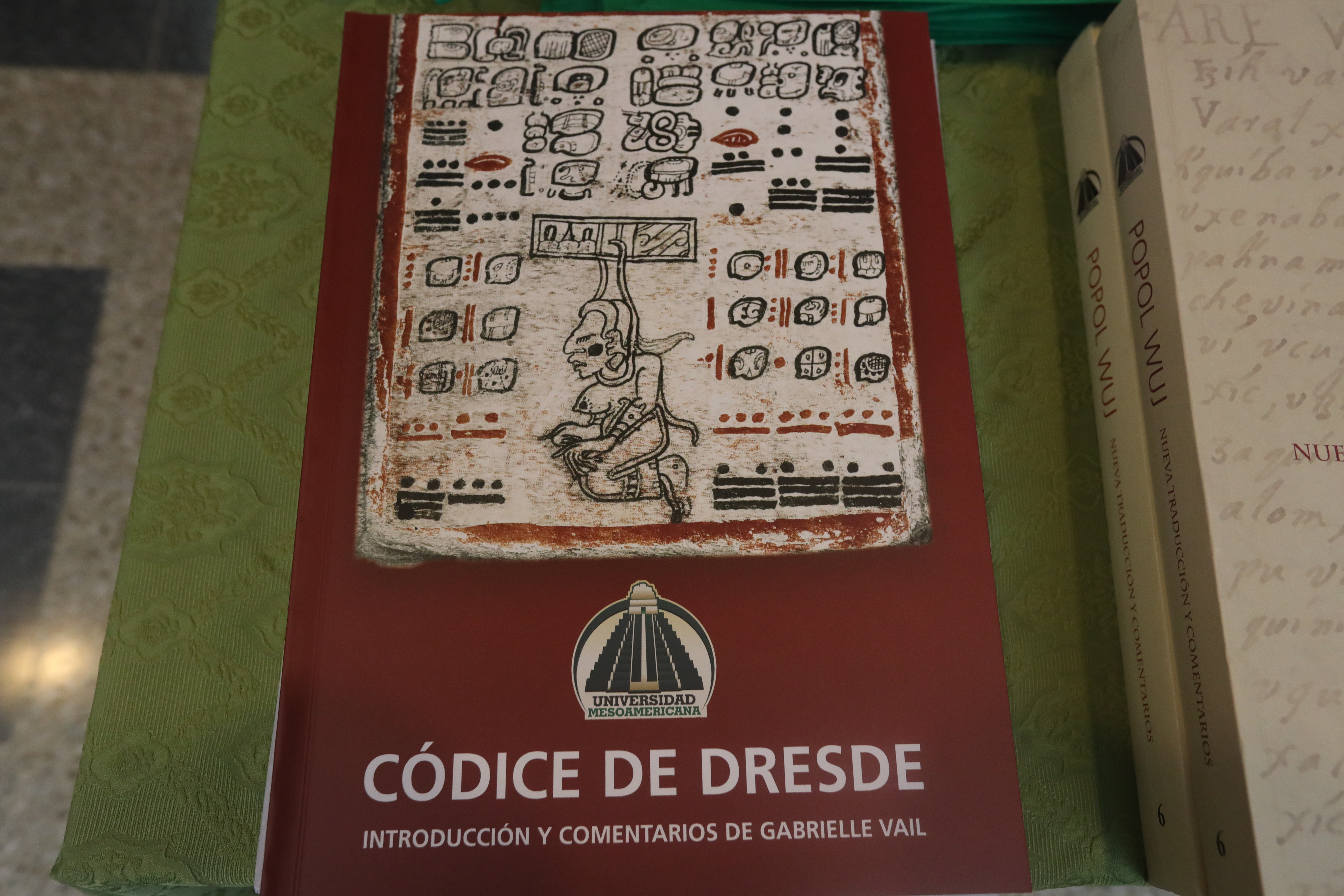 La presentación del Libro "Códice de Dresde" se realizó en el auditorio de la Universidad Mesoamericana. (Foto Prensa Libre: Roberto López).