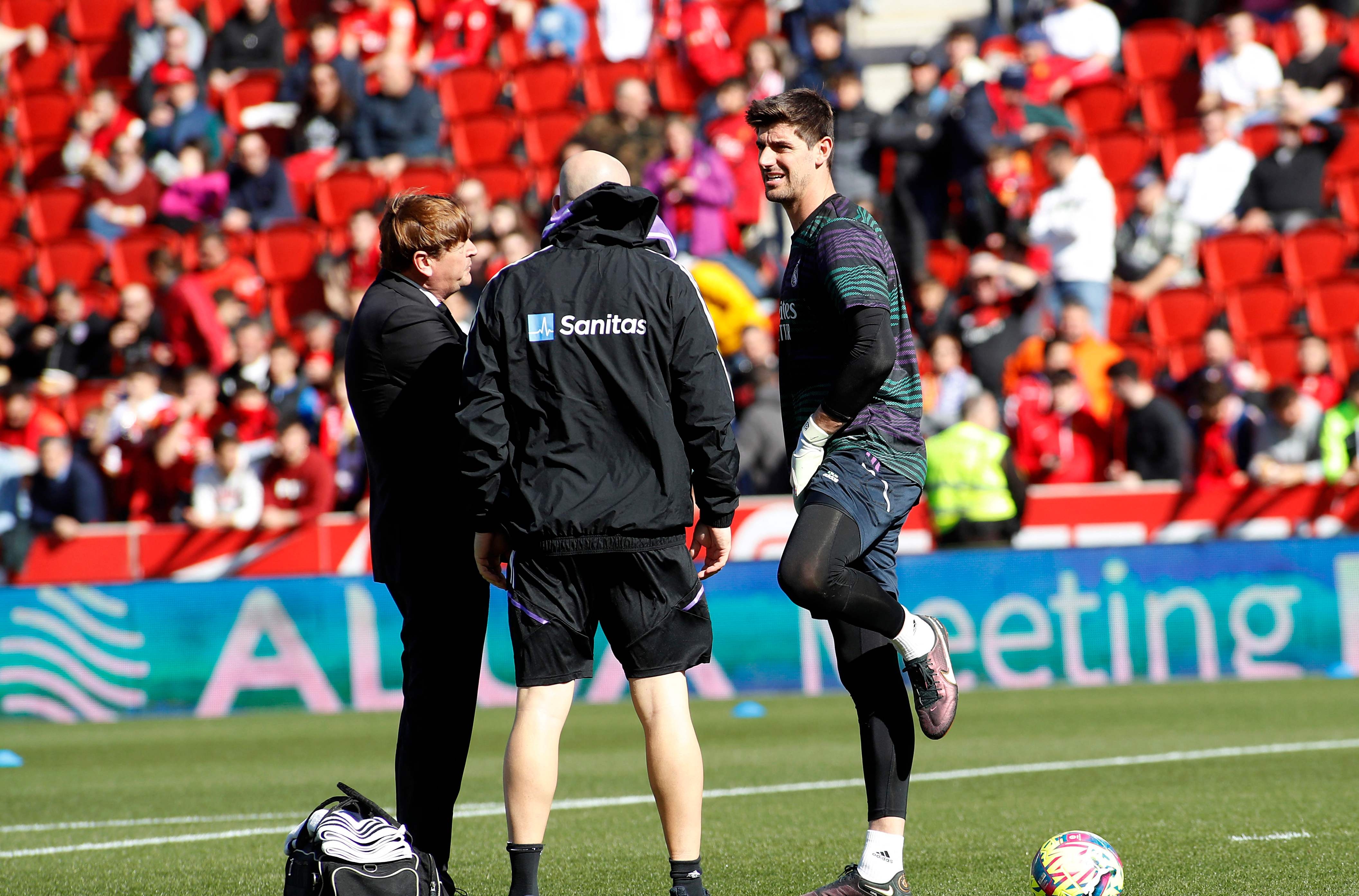 Courtois se lesionó en el calentamiento antes del juego contra el Mallorca. (Foto Prensa Libre: AFP)