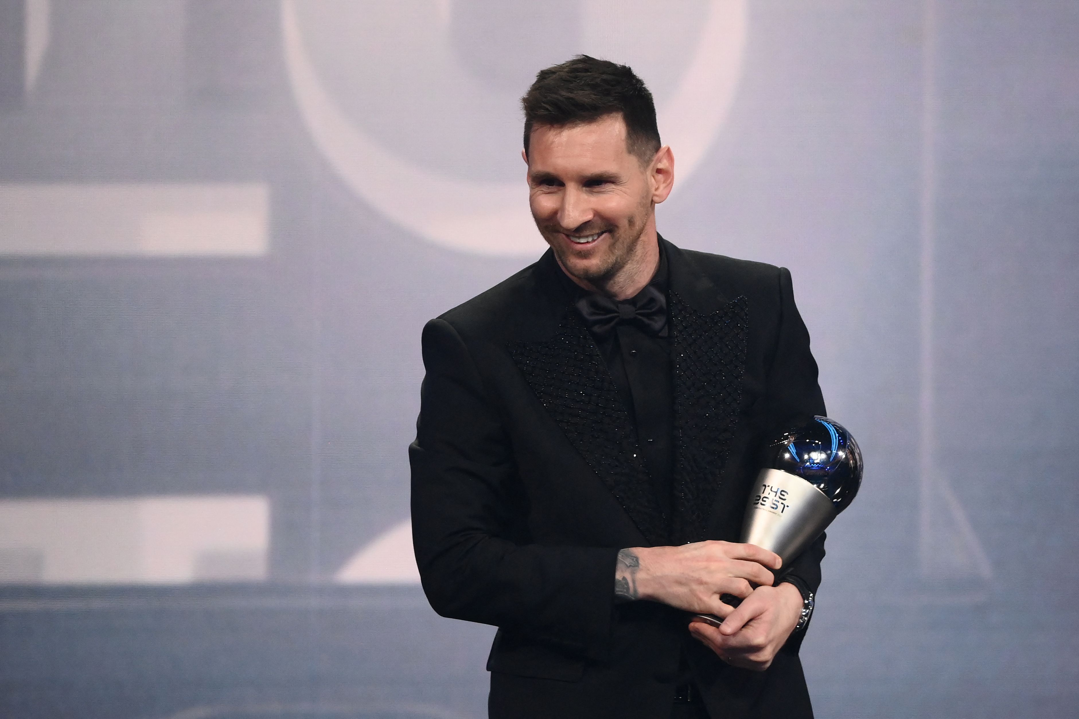 Lionel Messi, después de haber ganado el premio al mejor jugador (The Best). (Foto  Prensa Libre: AFP)