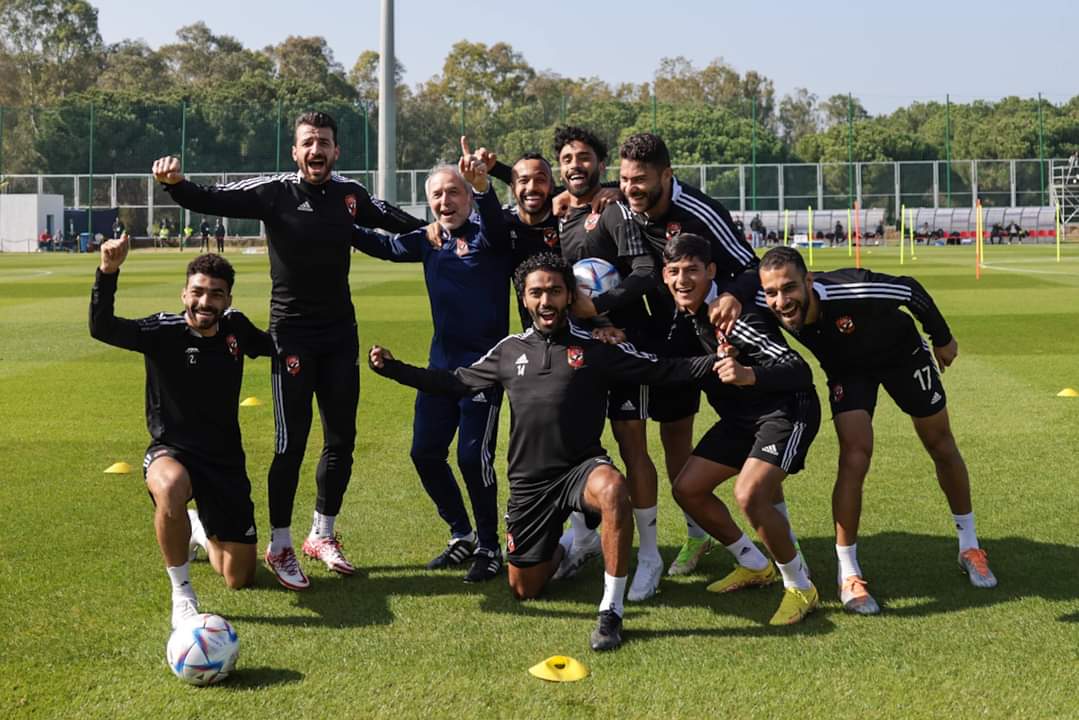 Los jugadores del Al Ahly se preparan para enfrentar al Real Madrid. (Foto Prensa Libre: @AlAhlyEnglish)