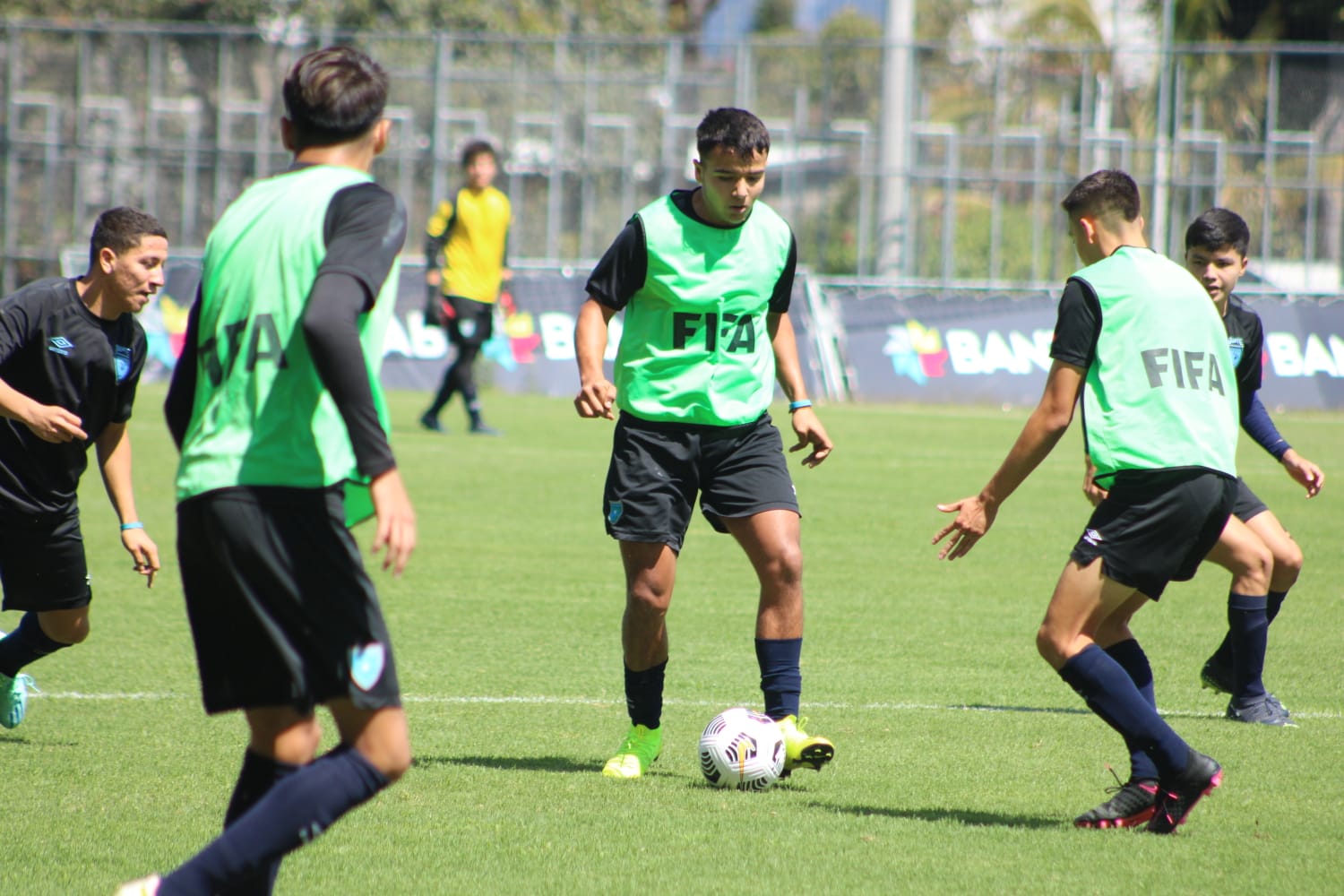 Seleccionados Sub 17 de Guatemala durante un entrenamiento previo al arranque del Premundial de Concacaf que se disputará en Guatemala. Foto Prensa Libre (@fedefut_oficial)