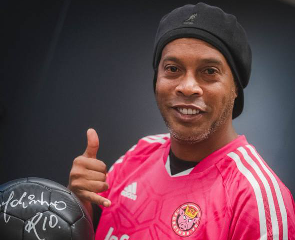 Cómo, cuándo y dónde ver el regreso de Ronaldinho al futbol en la Kings League de Gerard Piqué