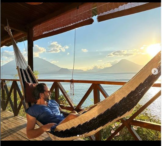 El actor español Iván Sánchez visitó Guatemala y compartió fotografías de su estadía en el Lago de Atitlán. (Foto Prensa Libre: Instagram @ivansanchezz).