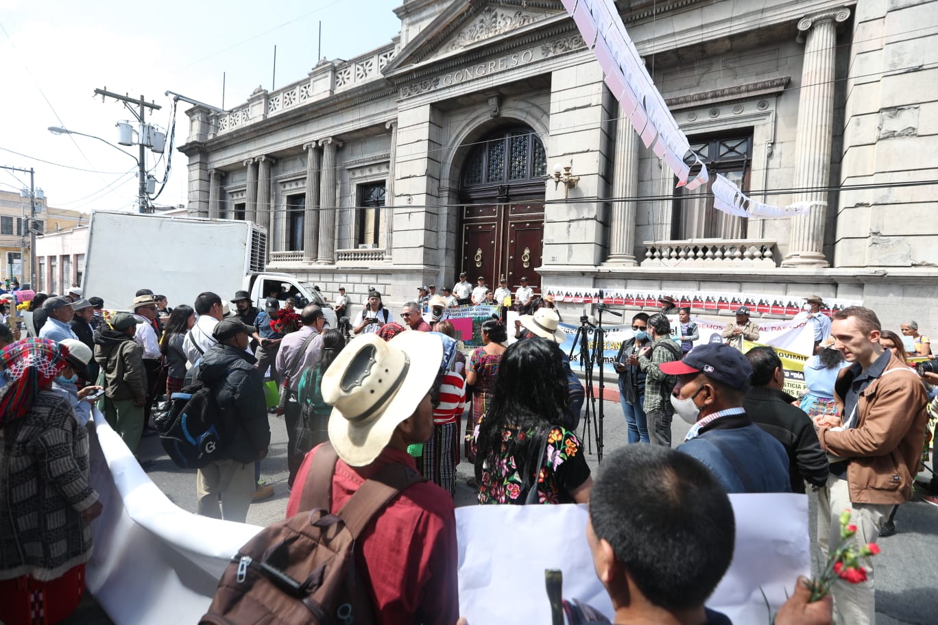 Organizaciones indígenas presentaron este 24 de febrero una acción de amparo en contra de la candidatura presidencial de Zury Ríos. (Foto Prensa Libre: Roberto López)