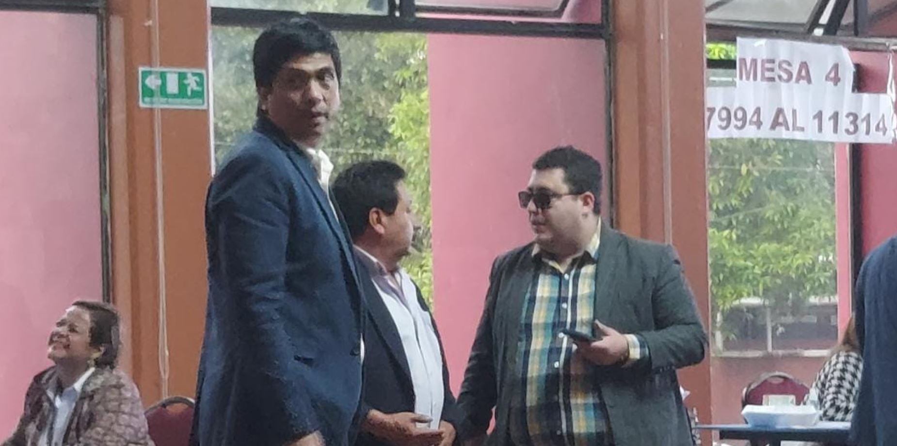 El exjuez Mynor Moto fue visto en las elecciones del CANG en la capital. (Foto Prensa Libre: Guatemala Visible)