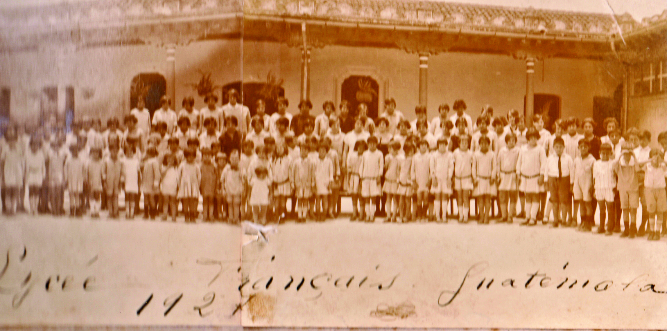 Colegios fundados hace más de 90 años en Guatemala