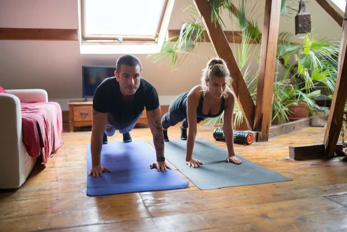 Rutina de ejercicios en casa para principiantes (sin pesas)