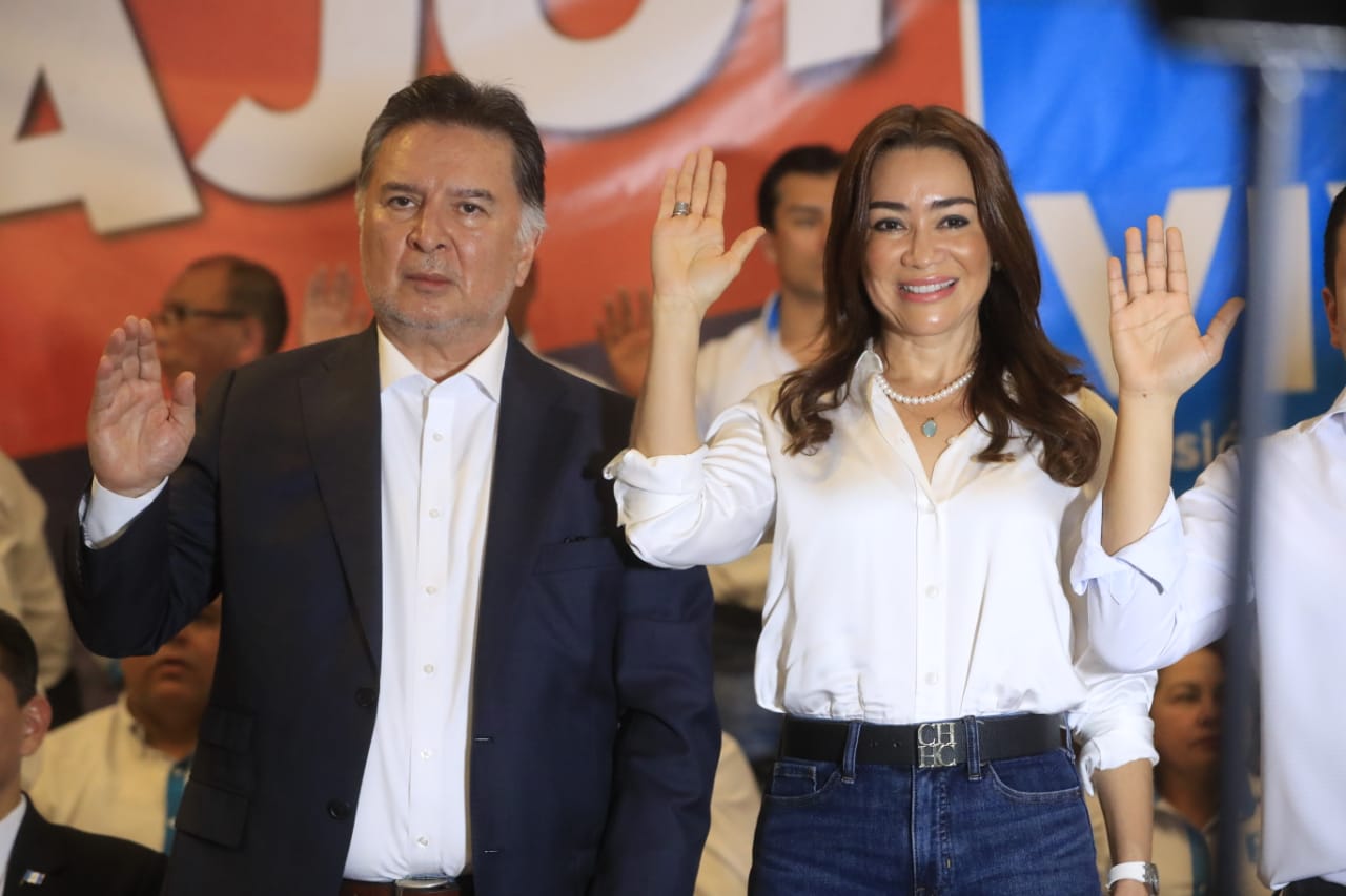 Alfonso Portillo y su exesposa, Evelyn Morataya, pretenden llegar al Congreso. (Foto Prensa Libre: María José Bonilla)