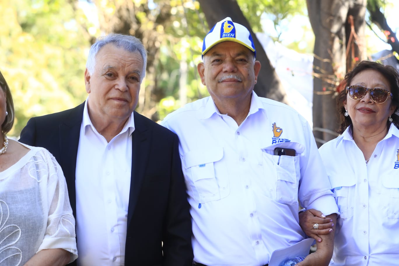 Giovanni Reyes Ortiz, doctor en Economía, y Óscar Figueroa, ingeniero agrónomo, son el binomio presidencial del partido Bienestar Nacional (Bien). (Foto Prensa Libre: María José Bonilla)