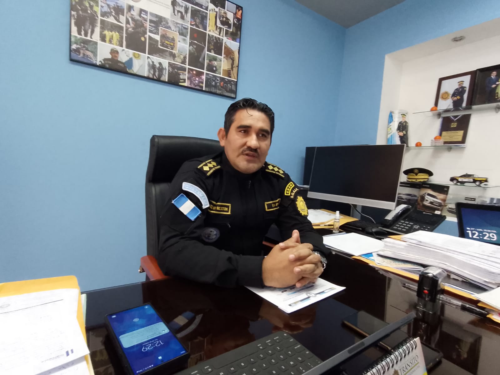 El comisario Helver Beltetón dirige la subdirección antinarcótica de la Policía Nacional Civil desde julio de 2022. (Foto Prensa Libre: Raúl Barreno Castillo).
