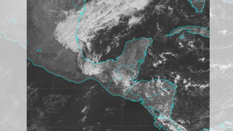 Imagen satelital muestra la trayectoria del frente frío en el Golfo de México. (Prensa Libre: Insivumeh)