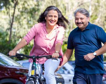 El ejercicio en pareja ayuda a bajar de peso y no es la única ventaja