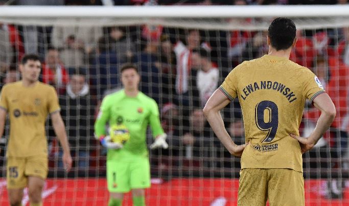 Lewandowski se une a las bajas del FC Barcelona para la Copa del Rey. (Foto Prensa Libre: EFE)