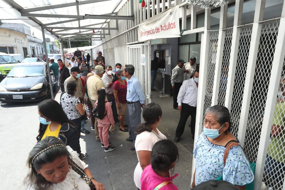 Ingreso a la Emergencia de Adultos del Hospital General San Juan de Dios de la capital. (Foto Prensa Libre: Esbin García)