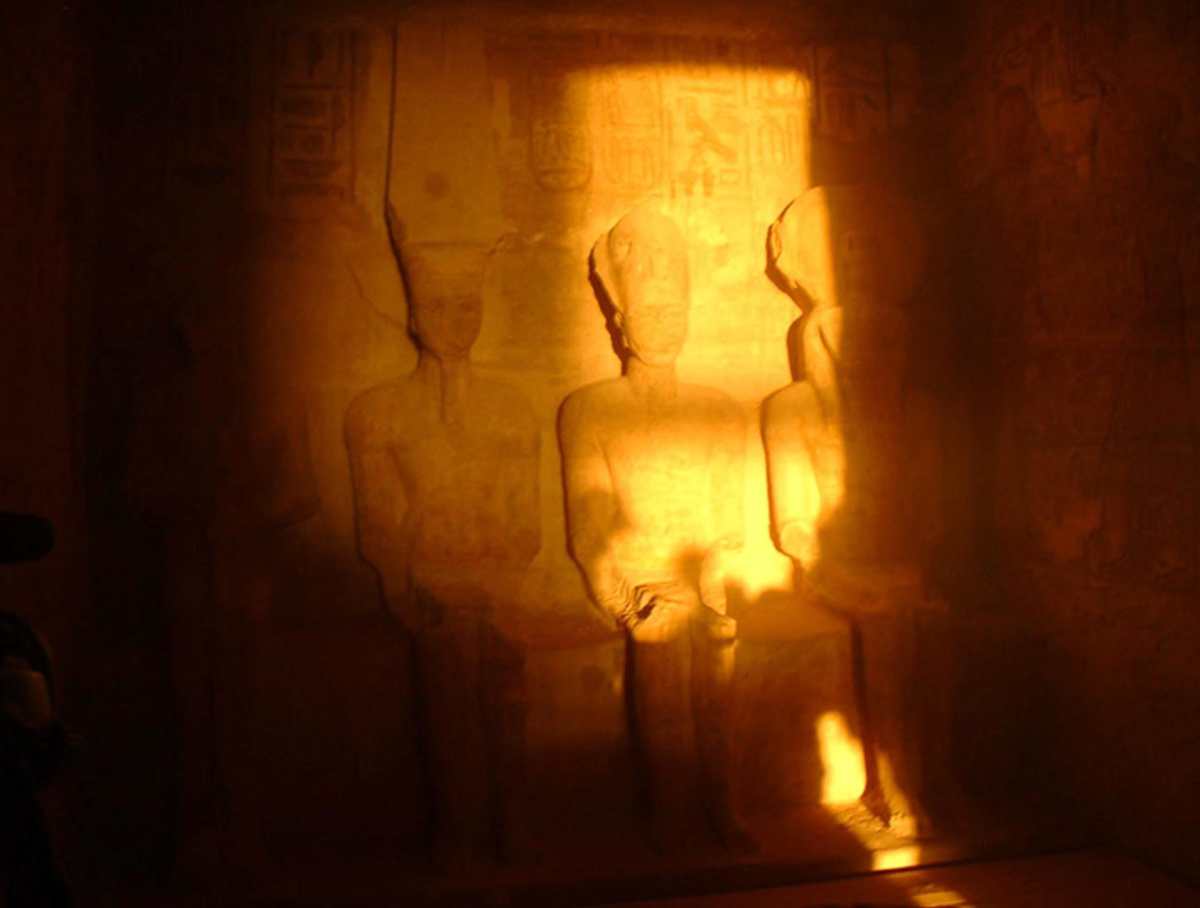 Egipto celebra la entrada del sol y la iluminación del faraón Ramsés II (La cita ininterrumpida por más de 3 mil 300 años y un fenómeno peculiar)