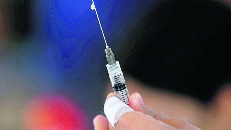 Las personas con enfermedades de riesgo pueden recibir la vacuna contra el neumococo. (Foto Prensa Libre: Hemeroteca PL)