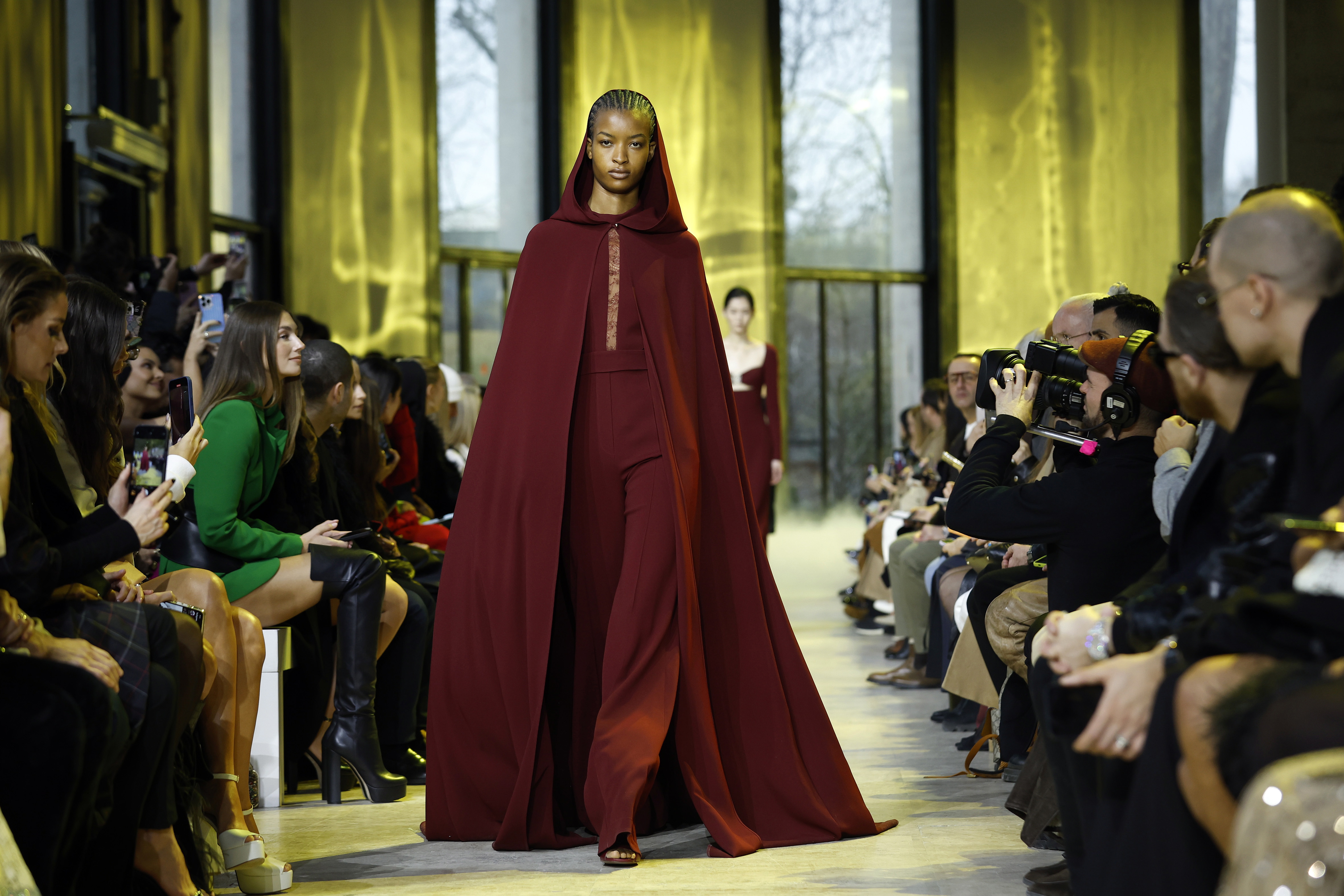 Hermès: Rojo total para una mujer poderosa y sensual