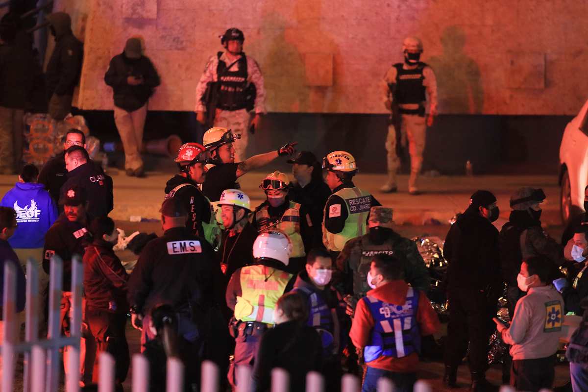 Video: así fue el rescate de migrantes durante el incendio que ocurrió en un albergue en Ciudad Juárez que dejó 40 muertos