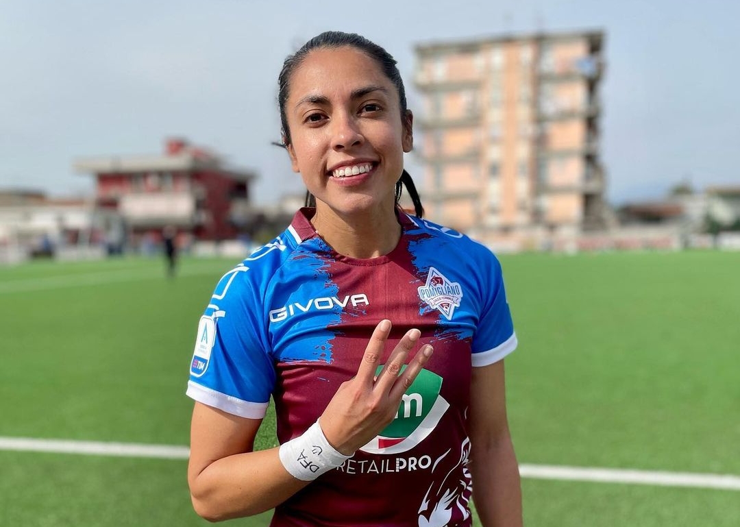 La futbolista guatemalteca Ana Lucía Martínez anotó un gol en la goleada de su equipo este domingo. Foto Prensa Libre (analu_m)