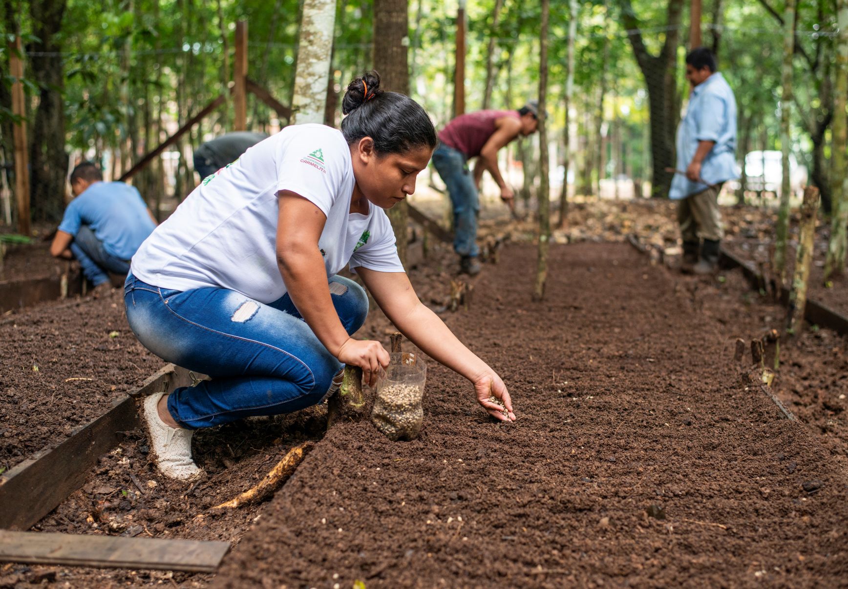 Uno de los proyectos que la agencia de cooperación de los Estados Unidos trabaja con gobiernos locales y comunidades en Guatemala es la conservación de la biodiversidad única del país. (Foto Prensa Libre: USAID Guatemala). 