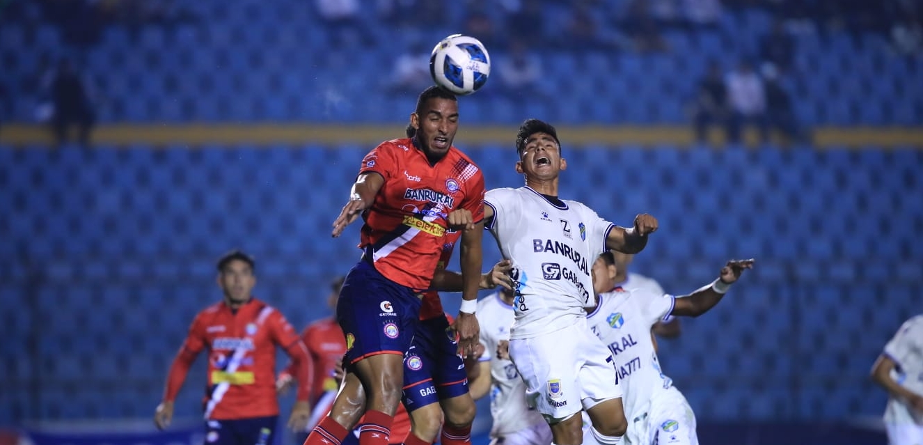 Xelajú MC hizo un juego inteligente ante Comunicaciones, cerrando sus líneas y se lleva un buen punto a casa. (Foto Prensa Libre: Carlos Hernández)