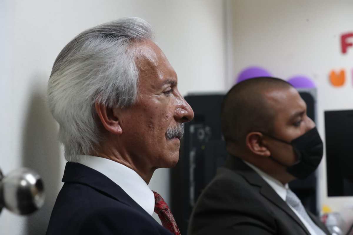 Renuncian abogados de Jose Rubén Zamora, tres días después de que un juez ordenó investigar a periodistas