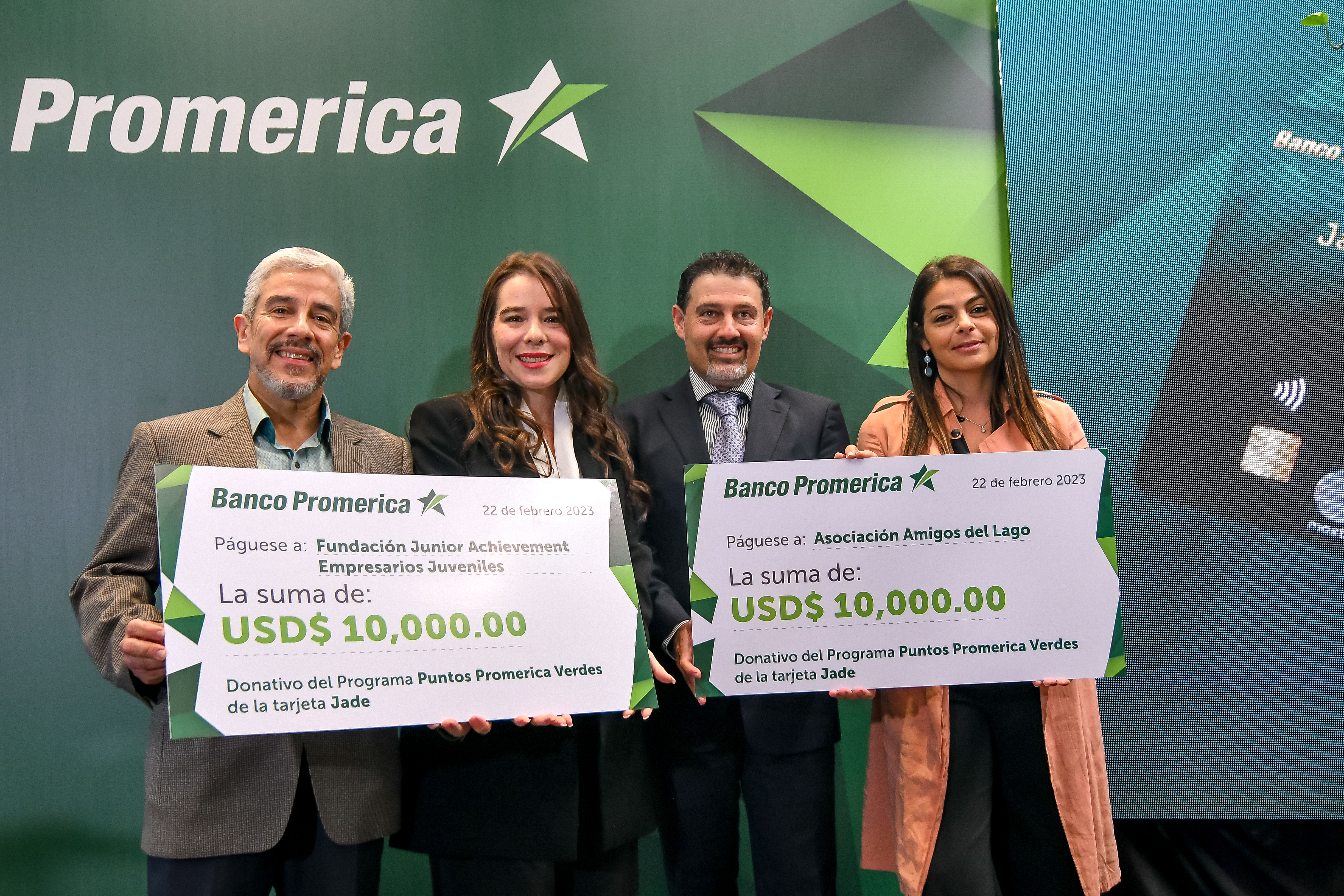 Este primer donativo de fondos fue recaudado a través de las compras que los clientes realizaron durante el 2022 por medio de la tarjeta Jade y su programa Puntos Promerica Verdes. Foto Prensa Libre: Sergio Muñoz