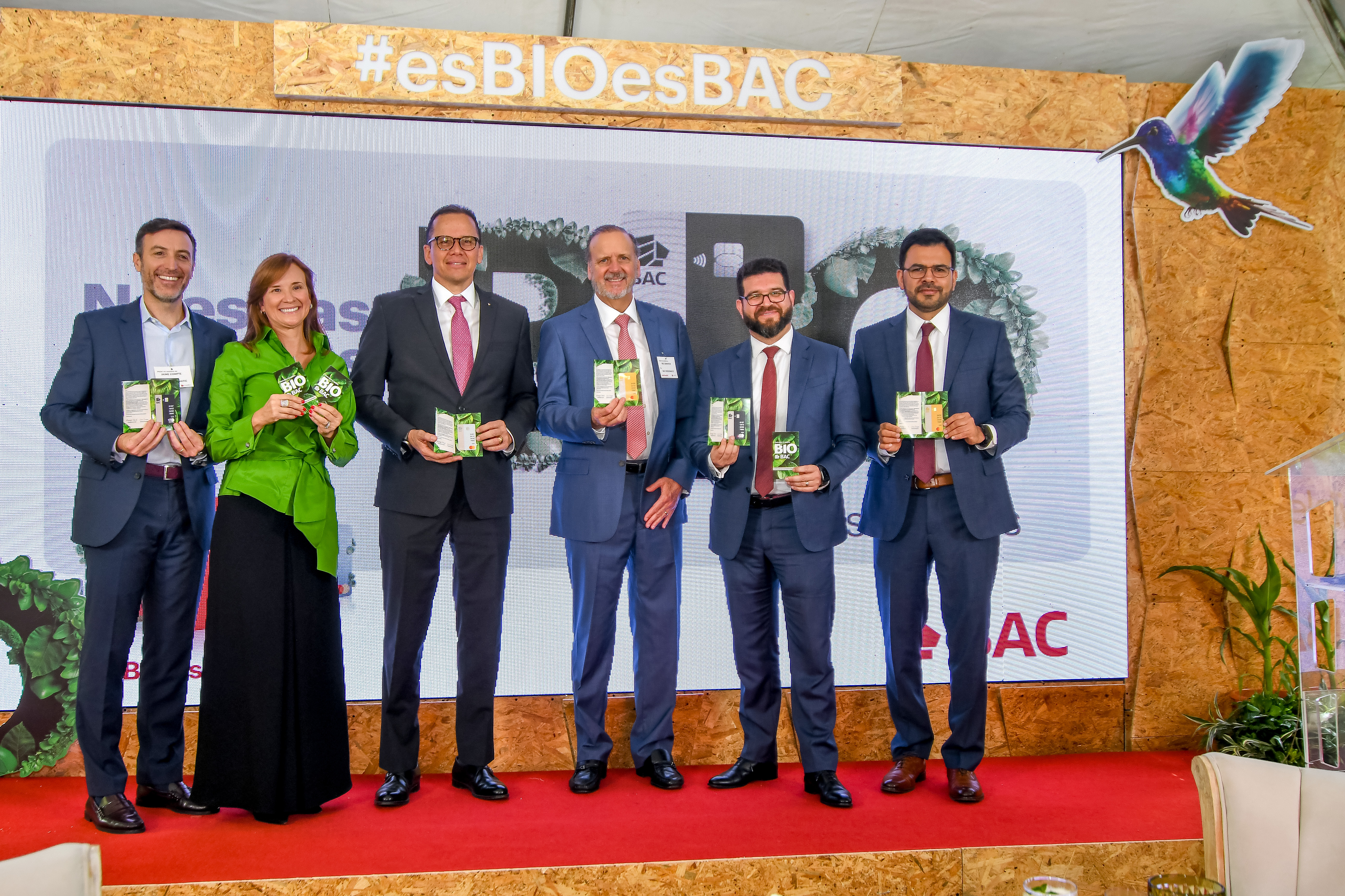 La entidad bancaria cuenta con una estrategia robusta de valor ambiental positivo gracias a la utilización de materias primas no derivadas del petróleo y de base natural que además son compostables. Foto Prensa Libre: Sergio Muñoz